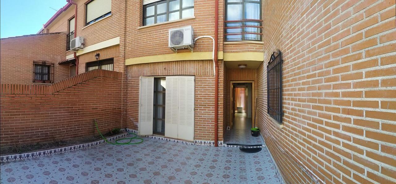 Habitacion Privada Triple Толедо Экстерьер фото