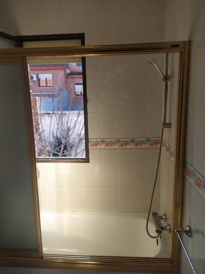 Habitacion Privada Triple Толедо Экстерьер фото